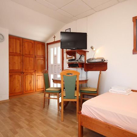 Apartments With A Parking Space Preko, Ugljan - 8224 Chambre photo